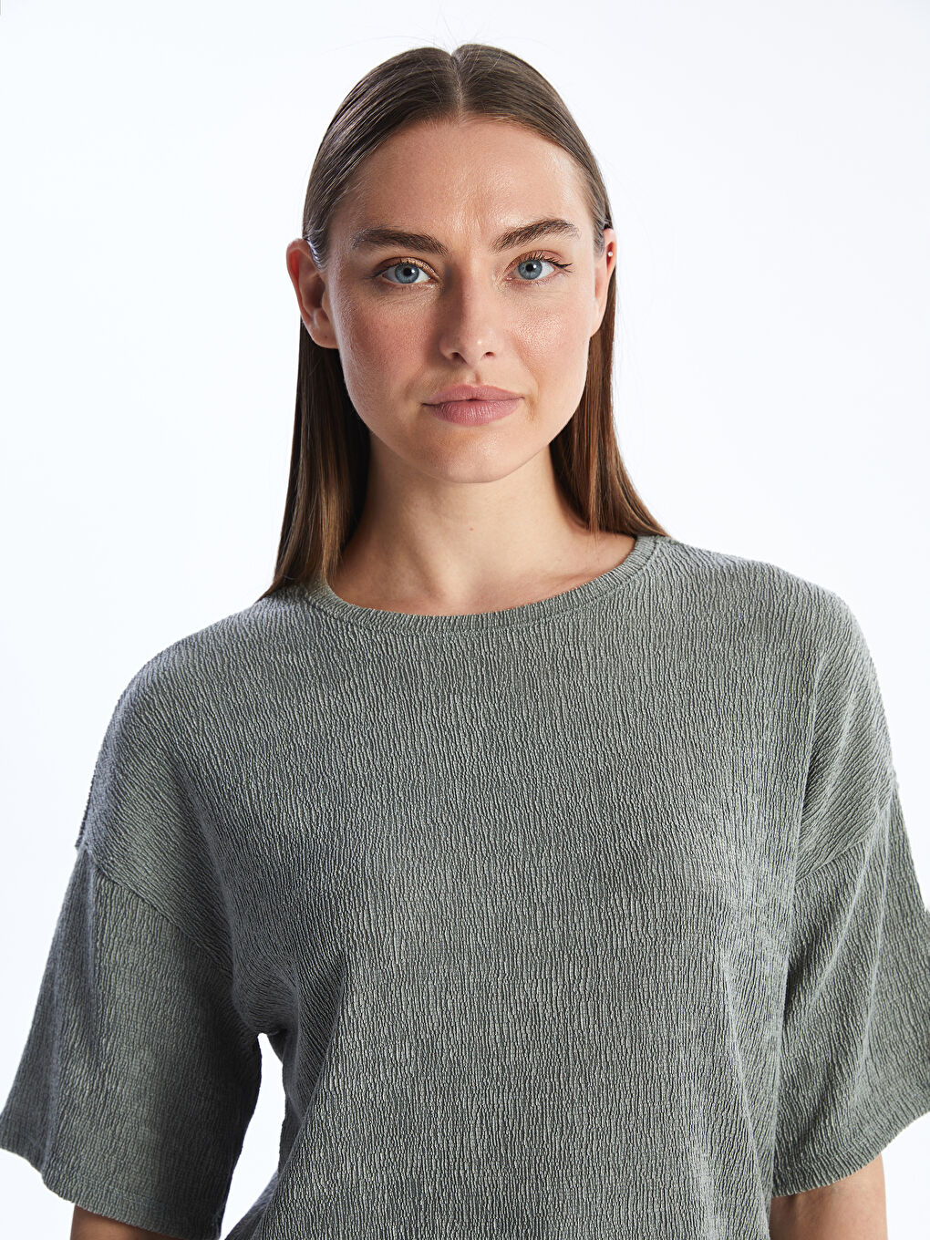 Gri Bisiklet Yaka Düz Kısa Kollu Oversize Kadın Tişört-2