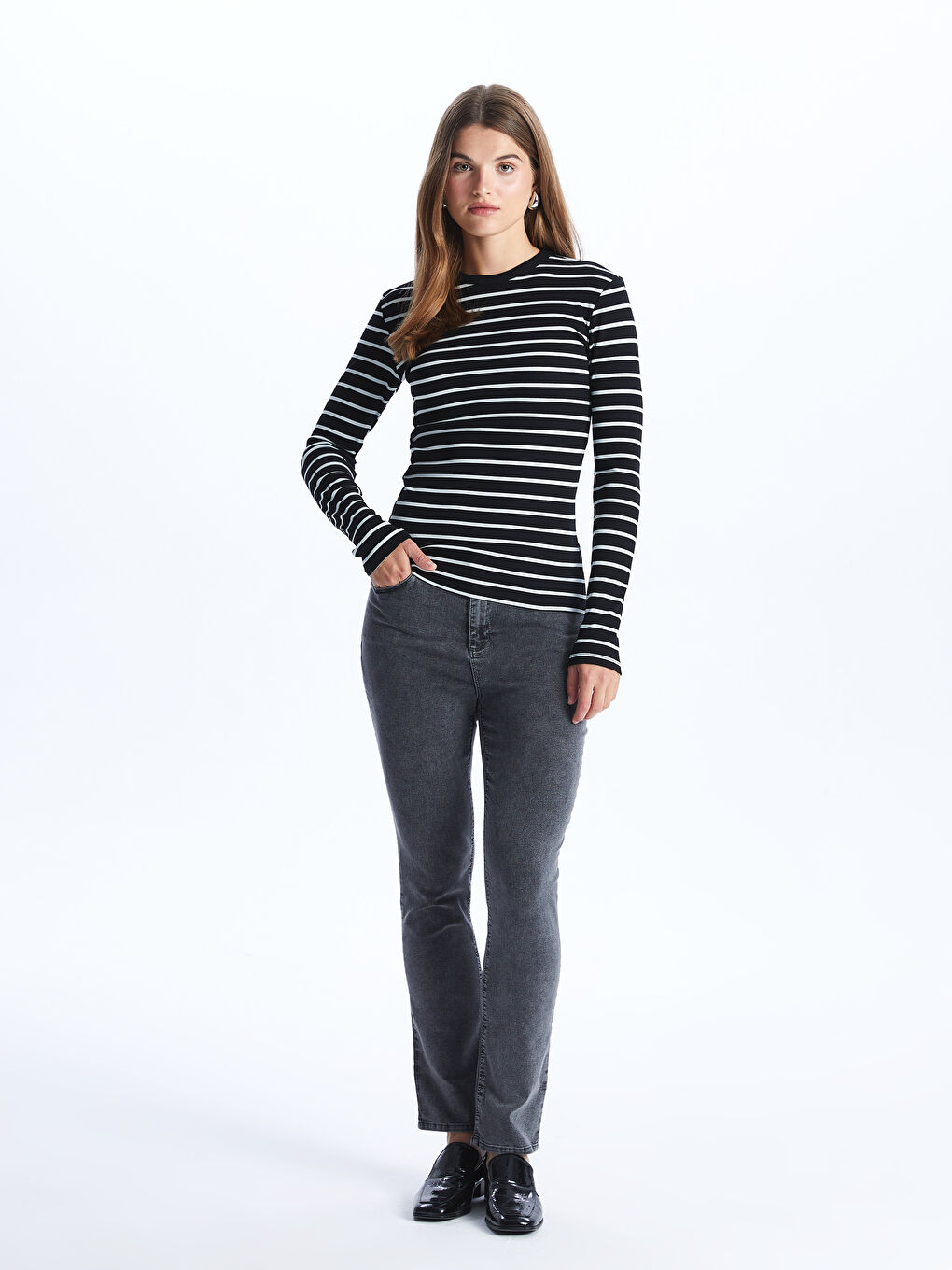 LCWAIKIKI بنەڕەتی تیشێرت قۆڵ درێژ خەتخەت یه‌خه‌ خڕ بۆ ژنان -S48226Z8-LEG