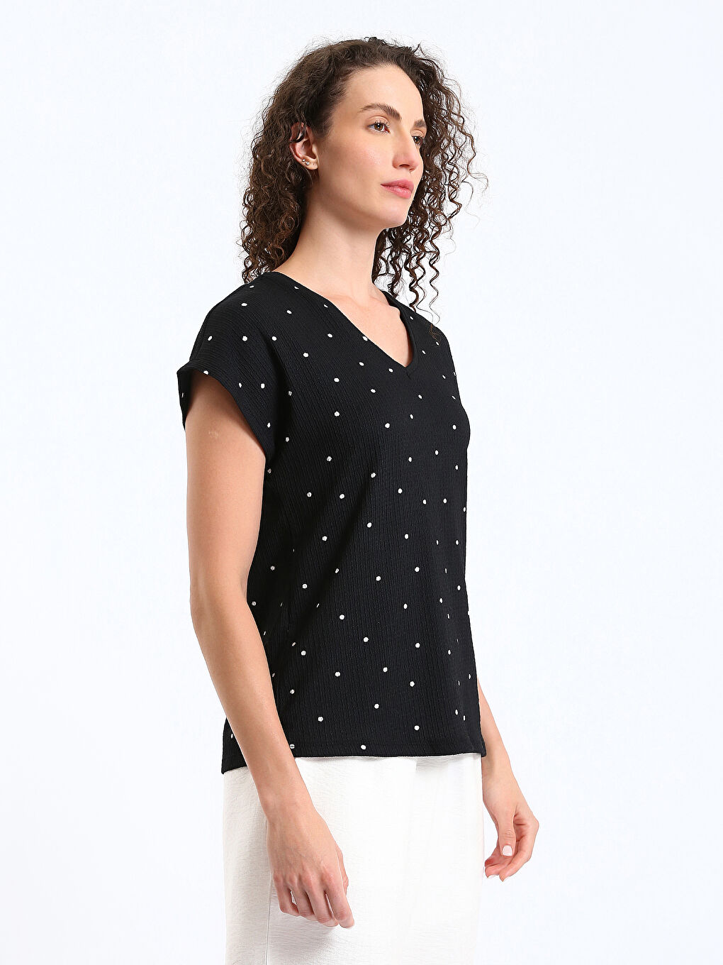 T-shirt à Pois à Manches Courtes pour Femmes avec Encolure en V-6