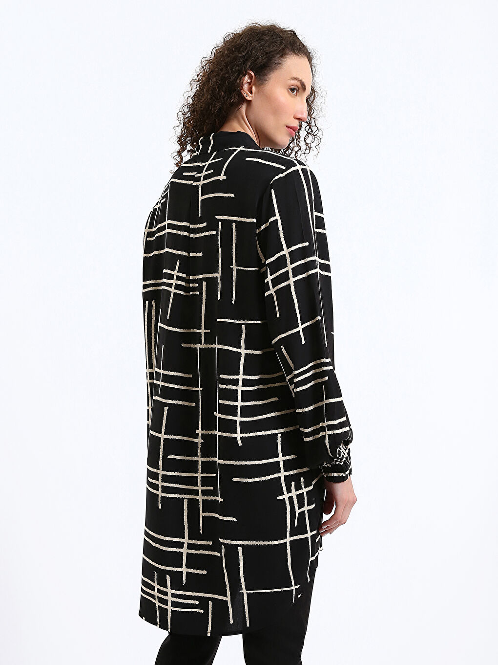 تونيك نسائي بياقة بلي كول وكم طويل منقوش-8