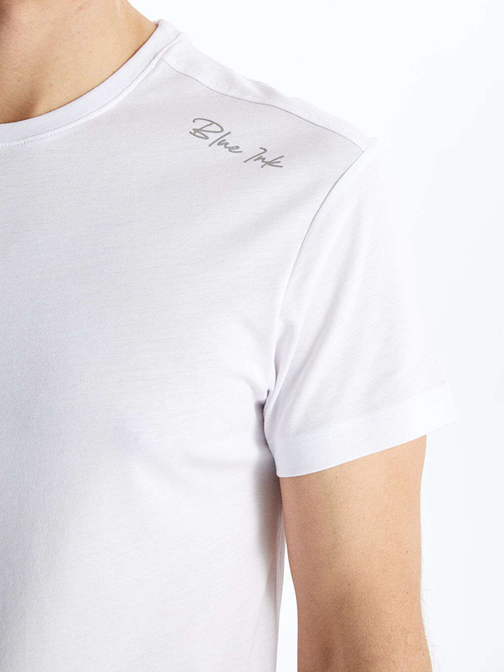 Beyaz Bisiklet Yaka Kısa Kollu Erkek Pijama Üst-2