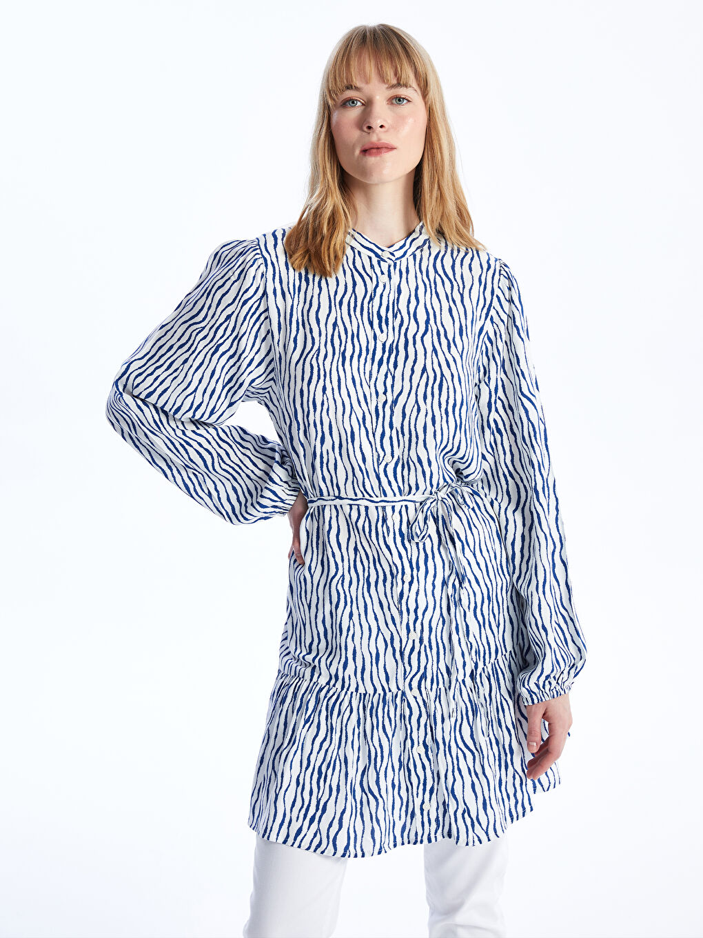 Дөңгелек жағалы өрнекті әйелдерге арналған жейде туника