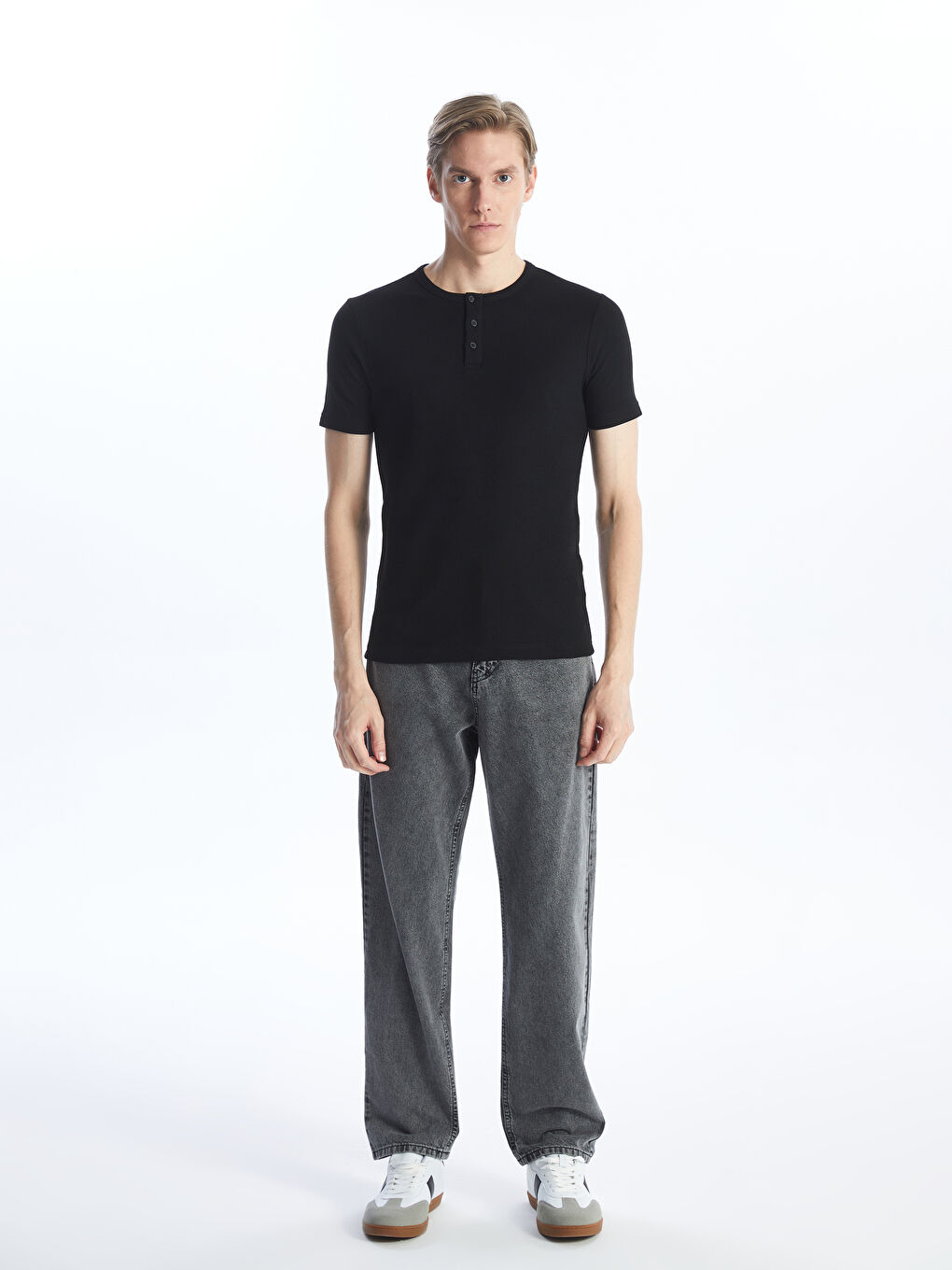 Siyah Bisiklet Yaka Kısa Kollu Erkek Dokulu Tişört-2