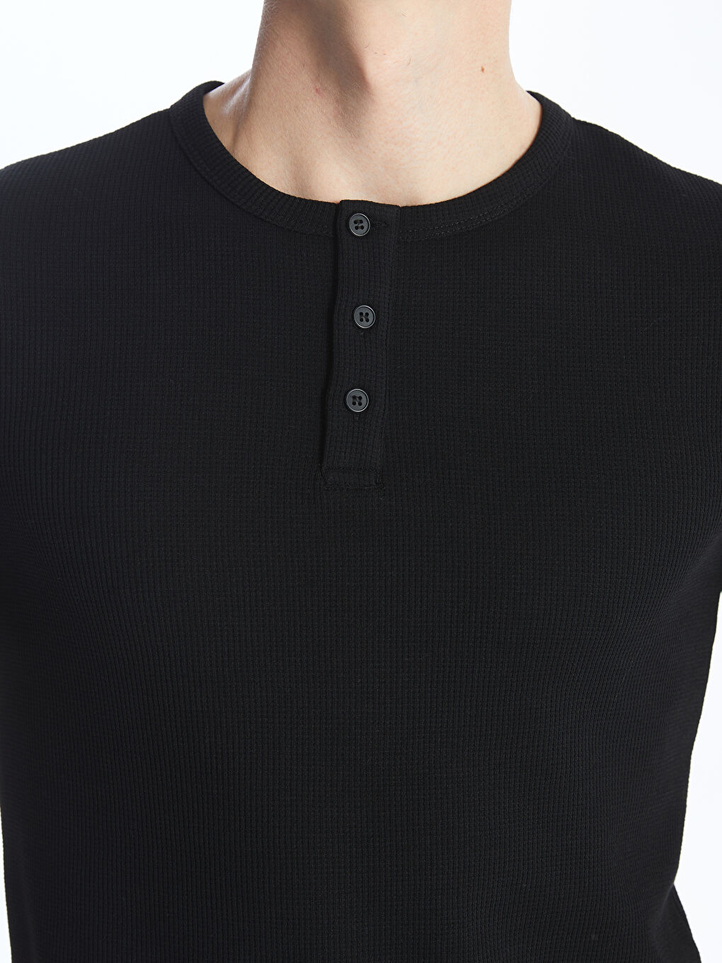 Siyah Bisiklet Yaka Kısa Kollu Erkek Dokulu Tişört-3