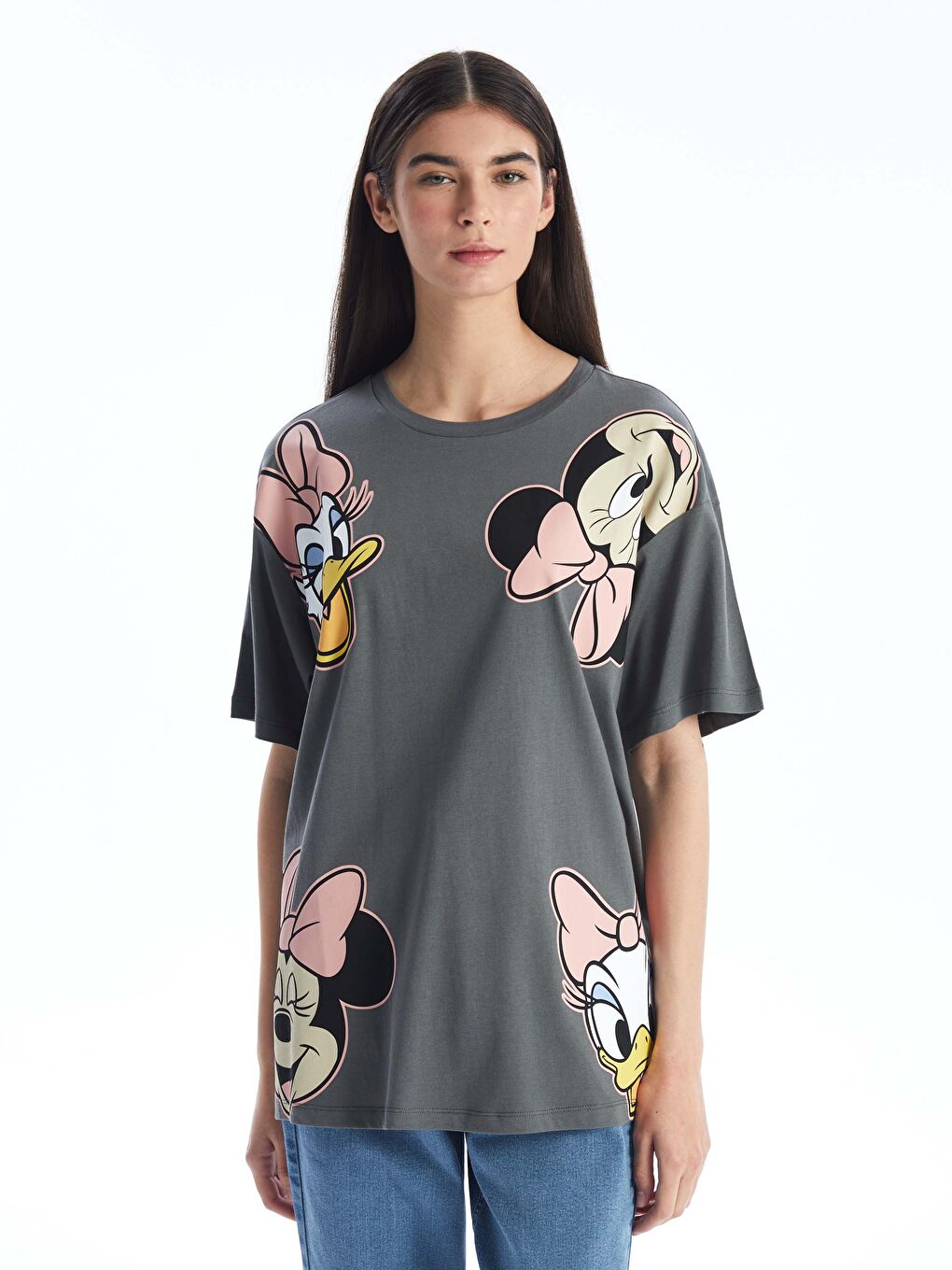 Gri Bisiklet Yaka Mickey ve Arkadaşları Baskılı Kısa Kollu Oversize Kadın Tişört-1