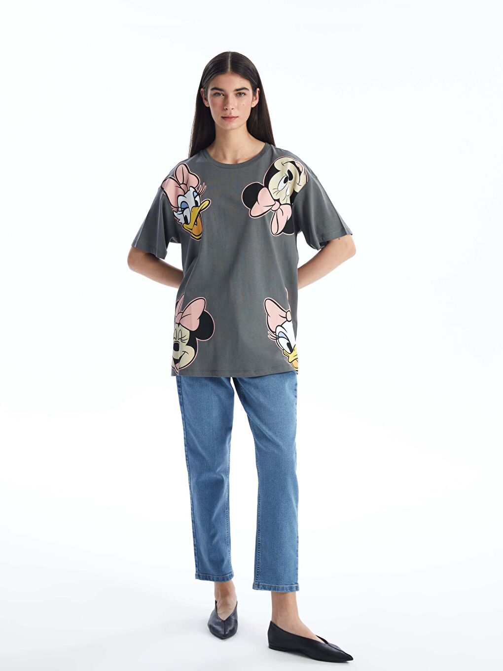 Gri Bisiklet Yaka Mickey ve Arkadaşları Baskılı Kısa Kollu Oversize Kadın Tişört-2