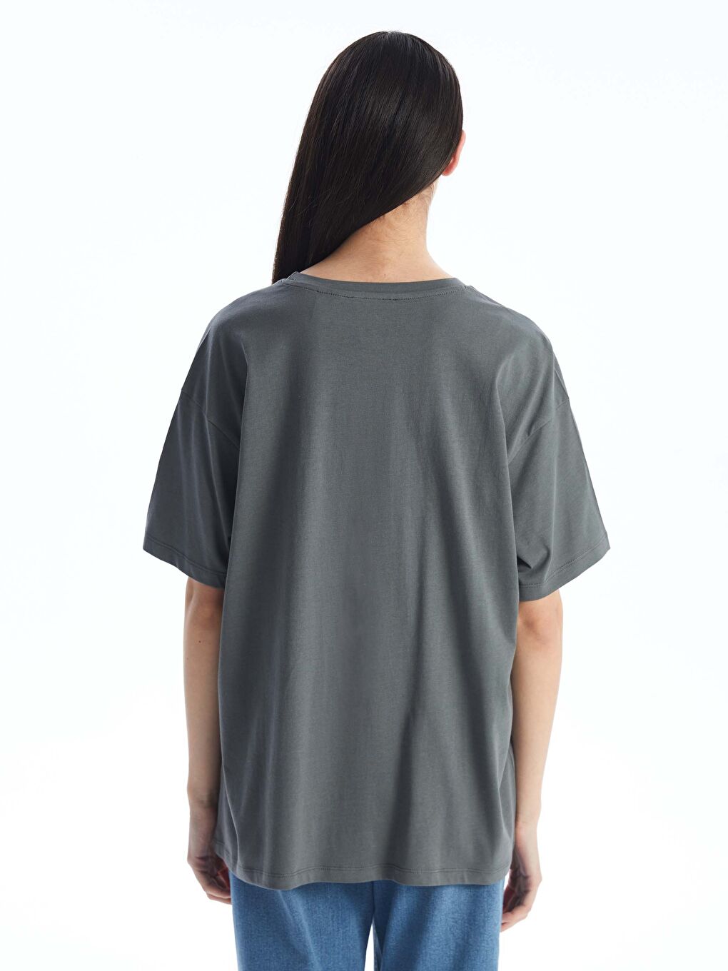 Gri Bisiklet Yaka Mickey ve Arkadaşları Baskılı Kısa Kollu Oversize Kadın Tişört-4