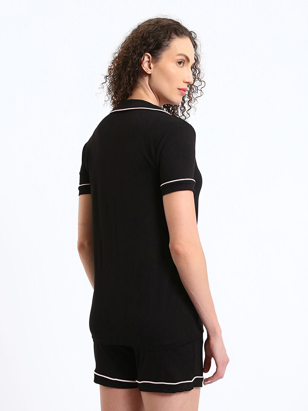 کراس یه‌خه‌ی سادە قۆڵ کورت شورت بیجامە سێت بۆ ژنان-8