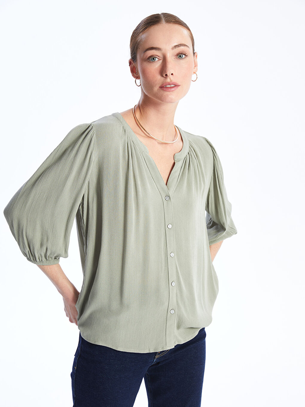 LCWAIKIKI Classic Kaçık Yaka Düz Oversize Kadın Bluz -S49651Z8-RMF