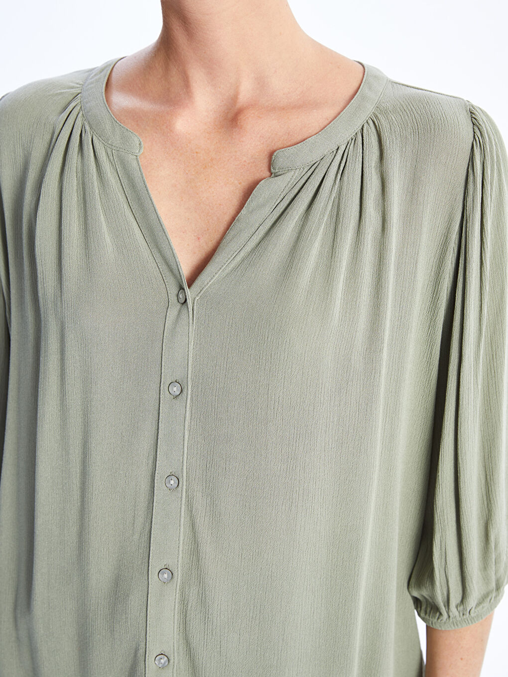LCWAIKIKI Classic Kaçık Yaka Düz Oversize Kadın Bluz -S49651Z8-RMF