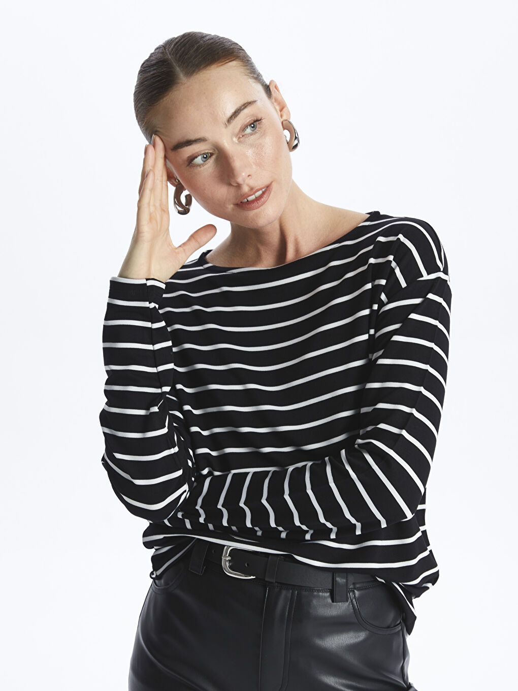 تي شيرت كم طويل مخطط بياقة دائرية للسيدات