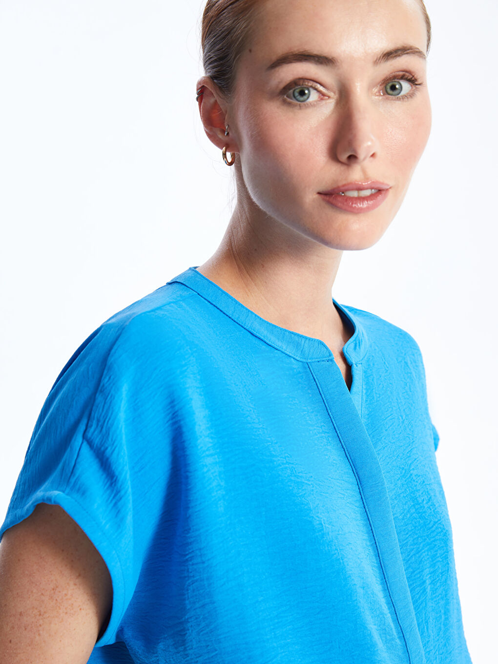 LCWAIKIKI Classic Notch Neck Plain Short Sleeve Women's Blouse -S4AB60Z8-VYF