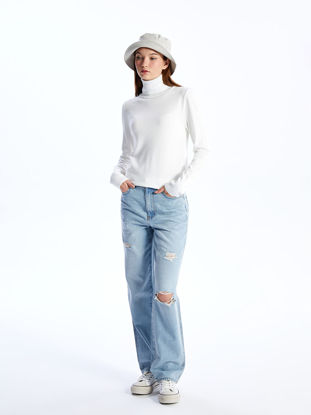 პირდაპირი მორგება დახეული დეტალებით ქალებისთვის ჯინსი-1