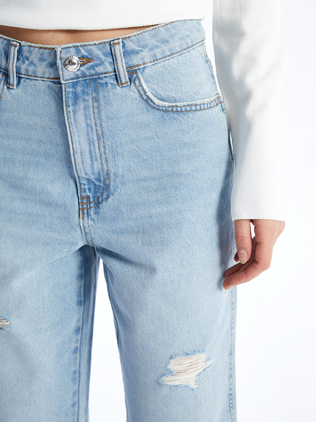 პირდაპირი მორგება დახეული დეტალებით ქალებისთვის ჯინსი-4