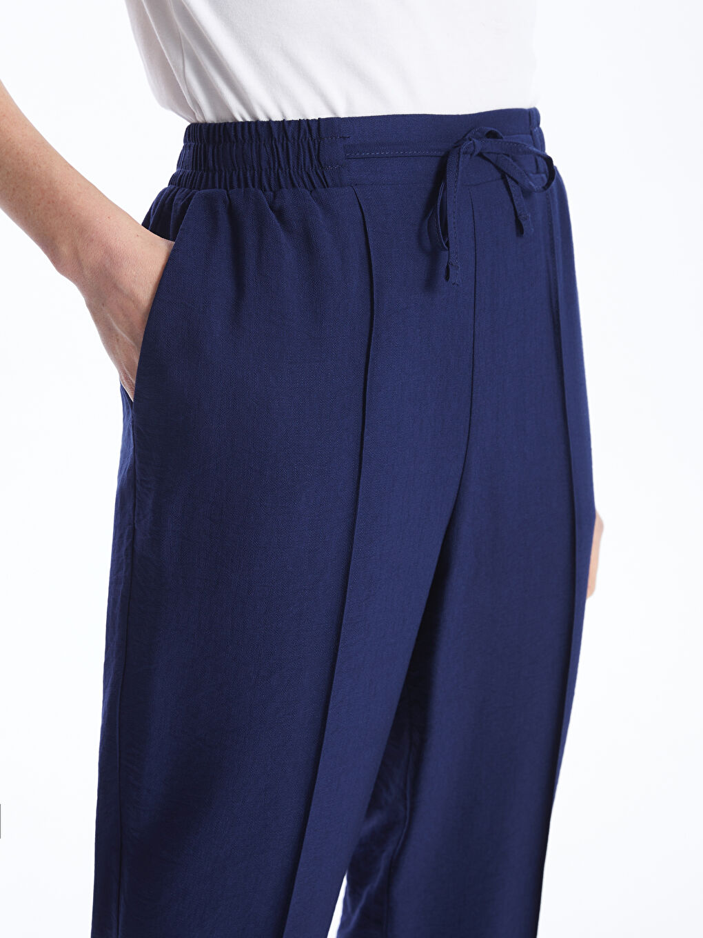 LC Waikiki Pantalone sa elastičnim strukom i šargarepa krojem za žene -S4AF40Z8-VL7