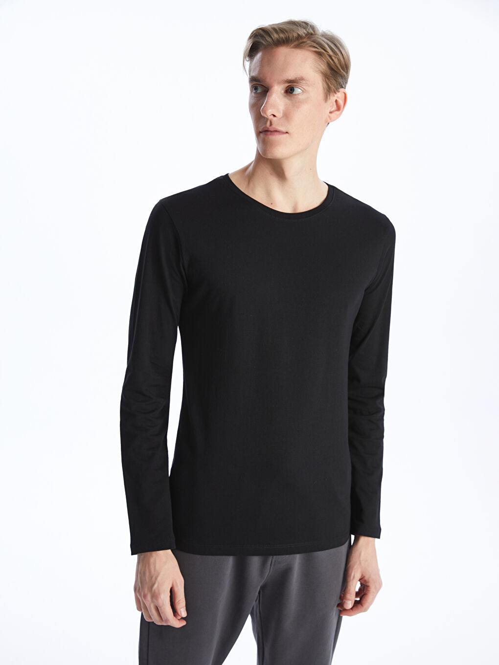 მრგვალი საყელო გრძელმკლავიანი მამაკაცის ჟილეტი