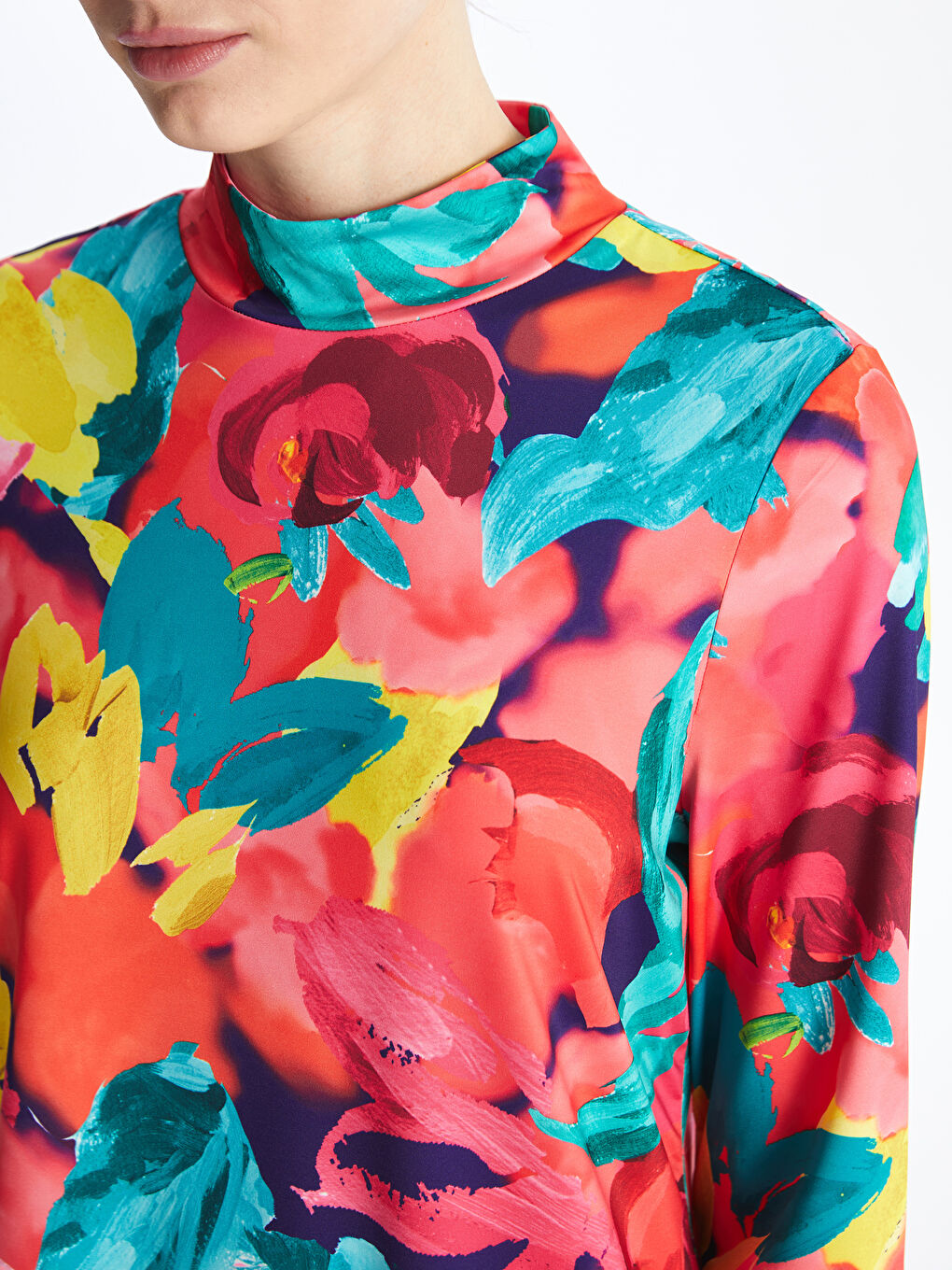 Karışık Dik Yaka Desenli Kadın Tesettür Mayo Üst-2