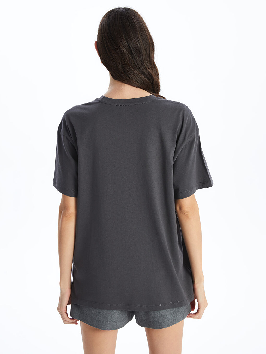 تيشيرت باربي مطبوع بياقة دائرية وأكمام قصيرة للسيدات-4