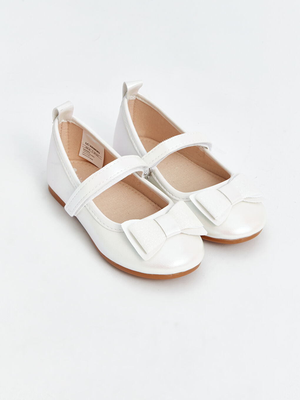 پێڵاوی فلاتی قایش و لەزگەی پێڵاو و وەرەقەی ورد بۆ کچان