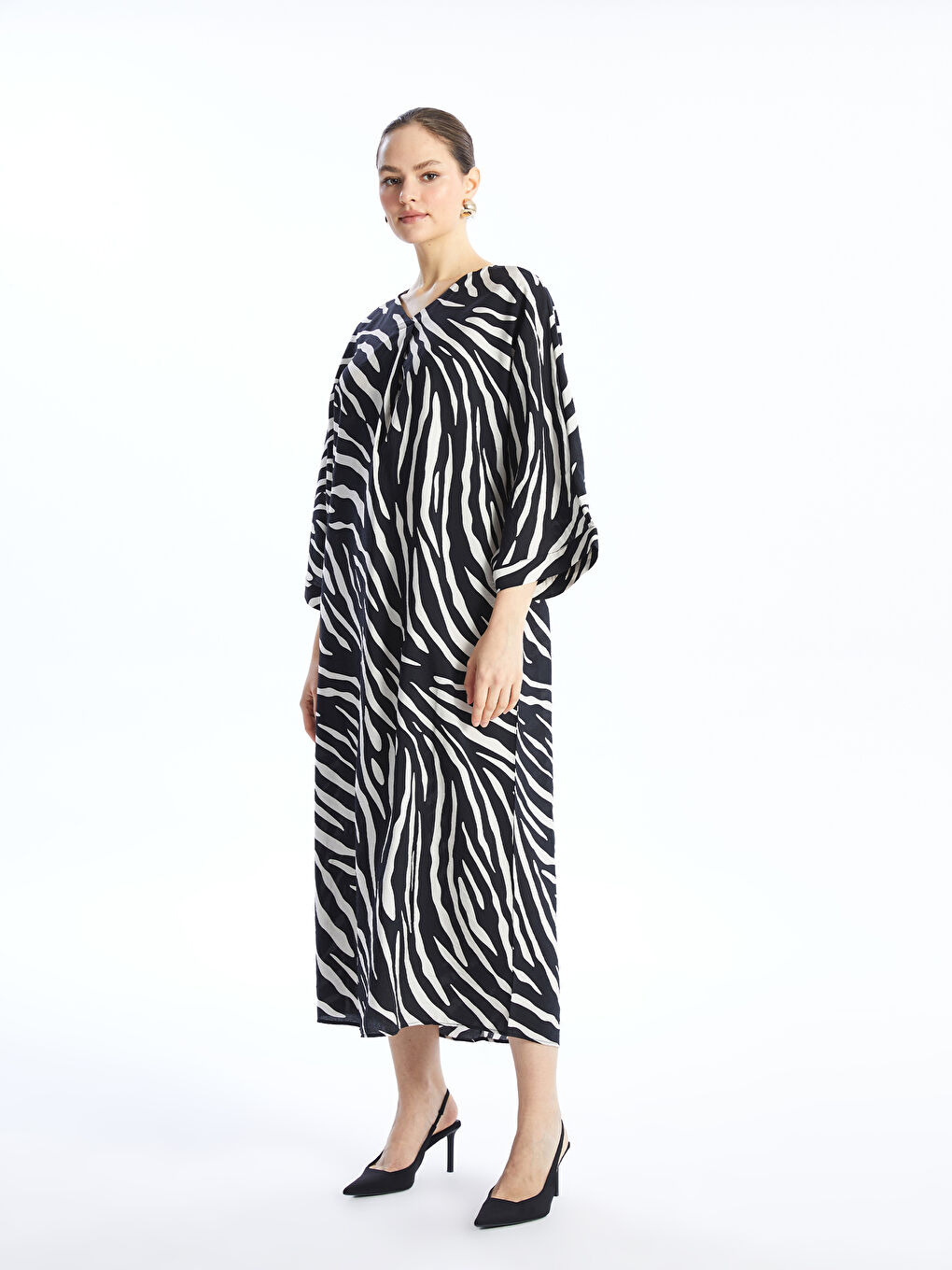 Siyah V Yaka Desenli Oversize Kadın Elbise