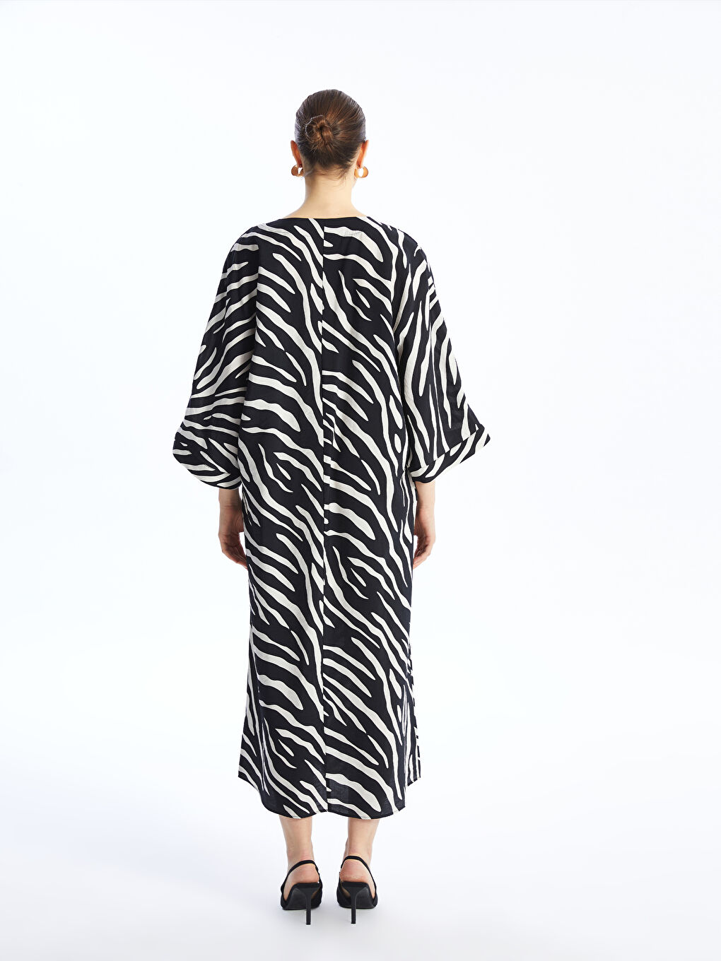 Siyah V Yaka Desenli Oversize Kadın Elbise-4