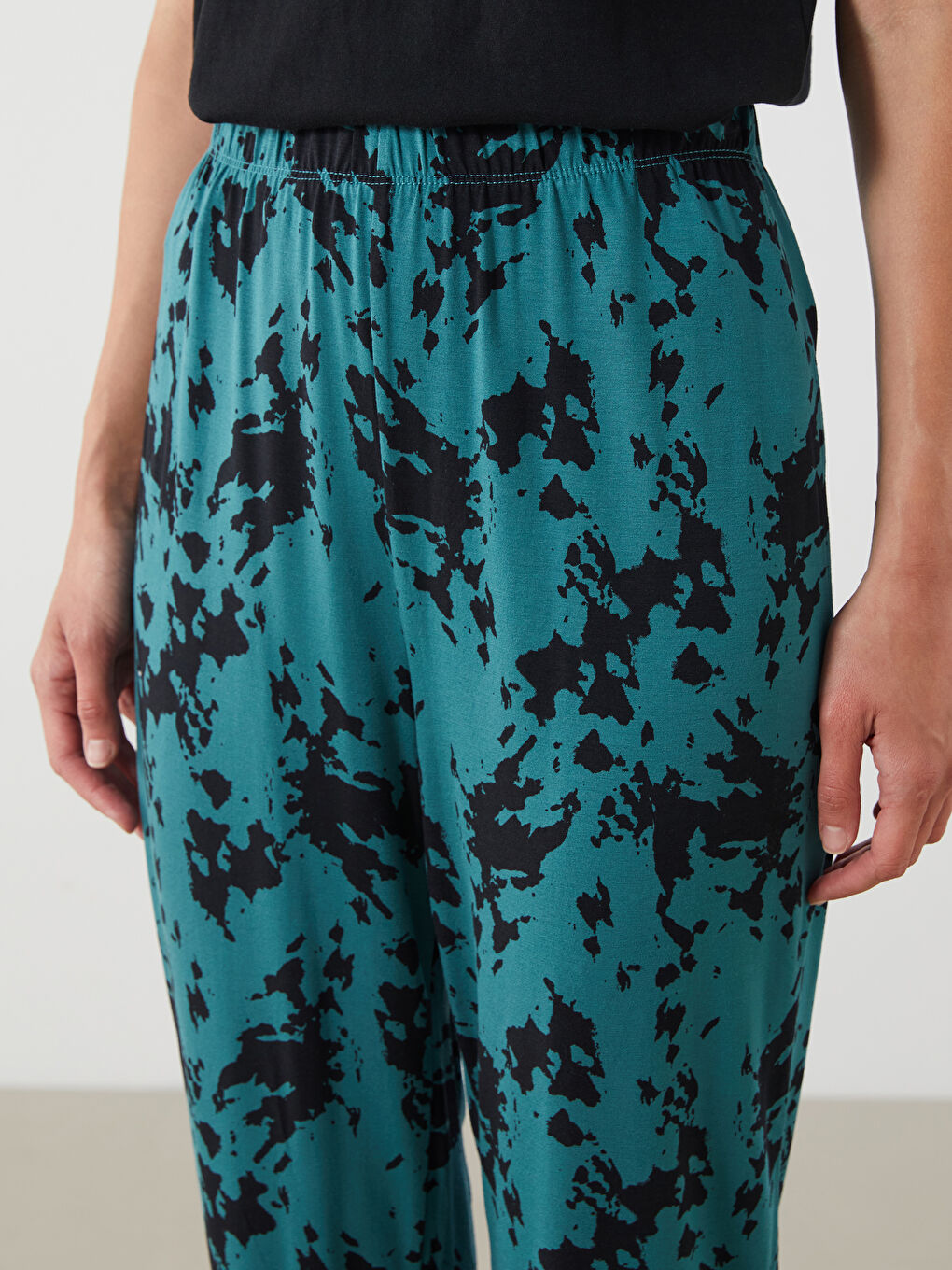 Elasticated Waist Relaxed Fit Patterned Women's Trousers-8