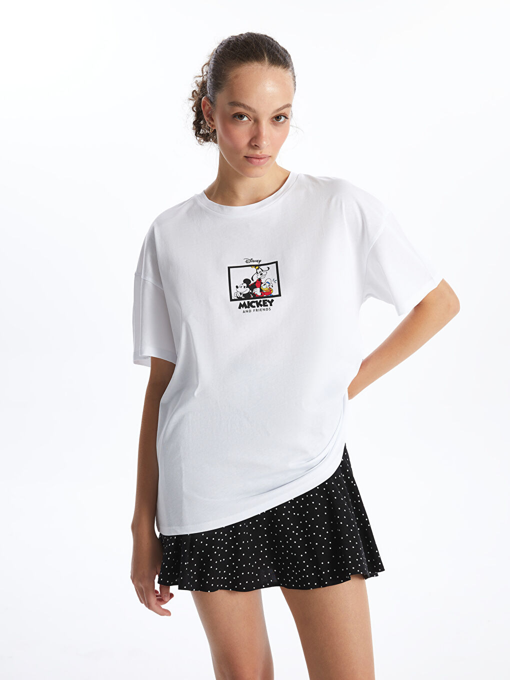 Beyaz Bisiklet Yaka Mickey ve Arkadaşları Baskılı Kadın Tişört