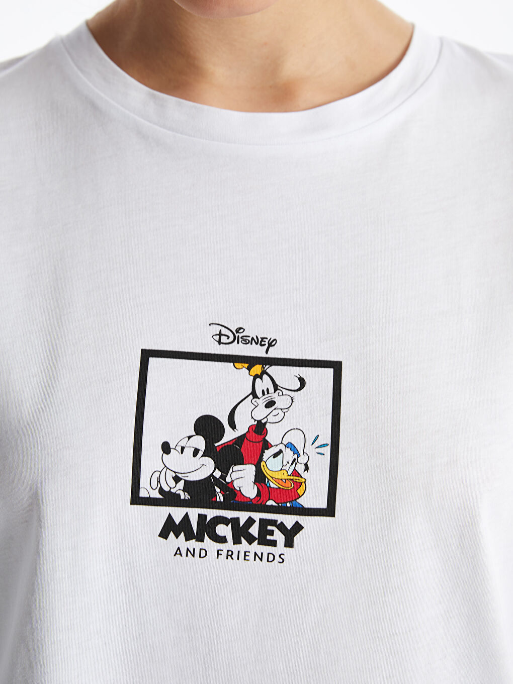 Beyaz Bisiklet Yaka Mickey ve Arkadaşları Baskılı Kadın Tişört-3