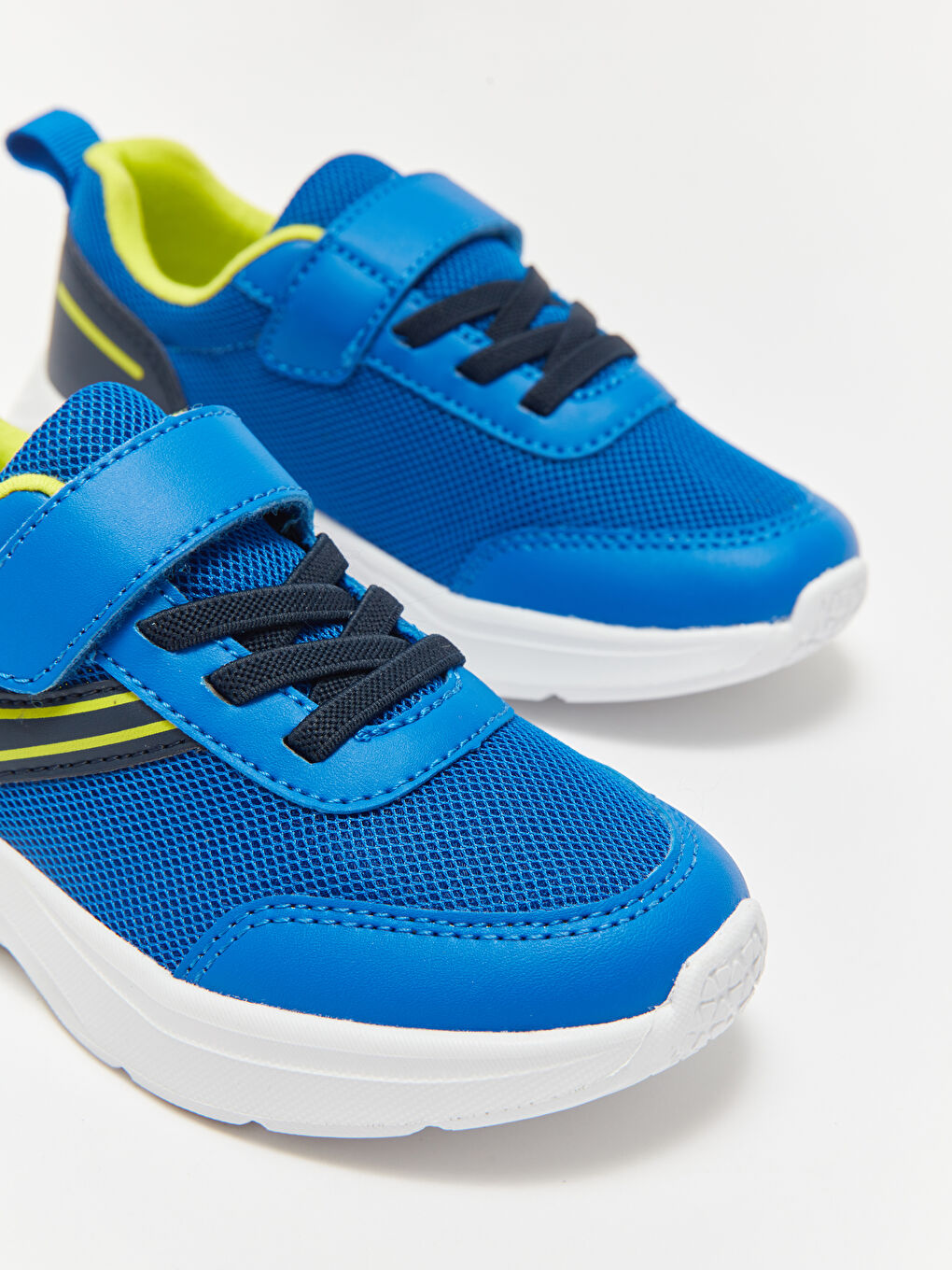 Lace-Up Boys' Sneakers with Mesh Detail -S4AQ32Z4-CRW