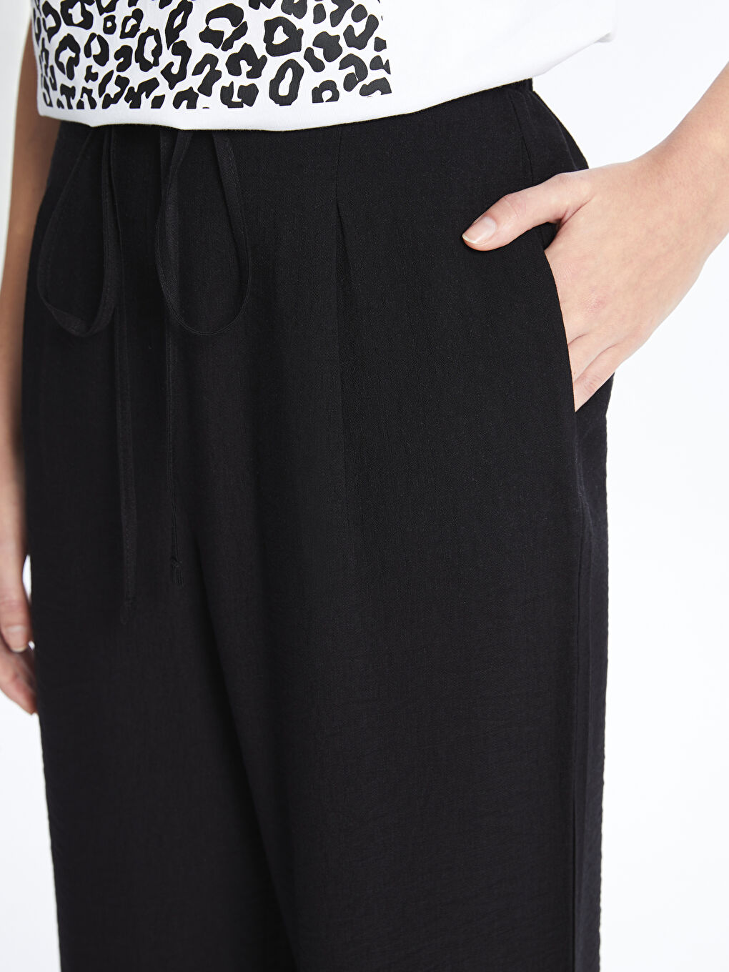 LCWAIKIKI Classic Elasticated Waist Plain Wide Leg Women's Trousers -S4BE85Z8-CVL