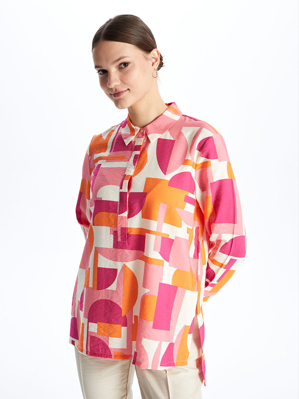 بلوزة نسائية بأكمام طويلة مطبوعة بنقشة وياقة بياقة-1