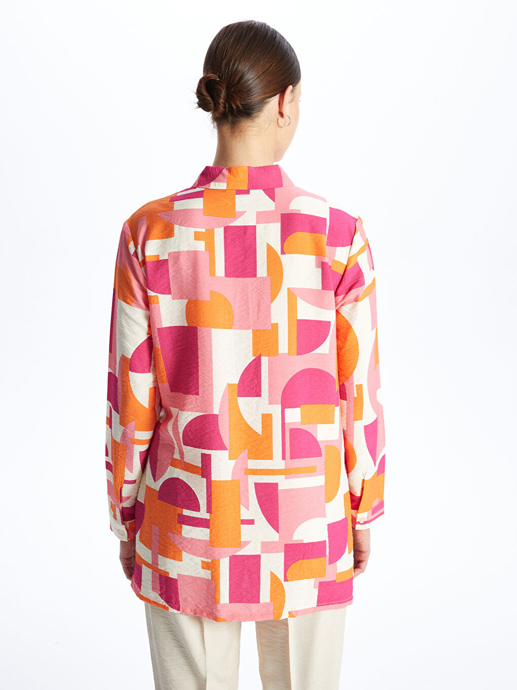 بلوزة نسائية بأكمام طويلة مطبوعة بنقشة وياقة بياقة-4