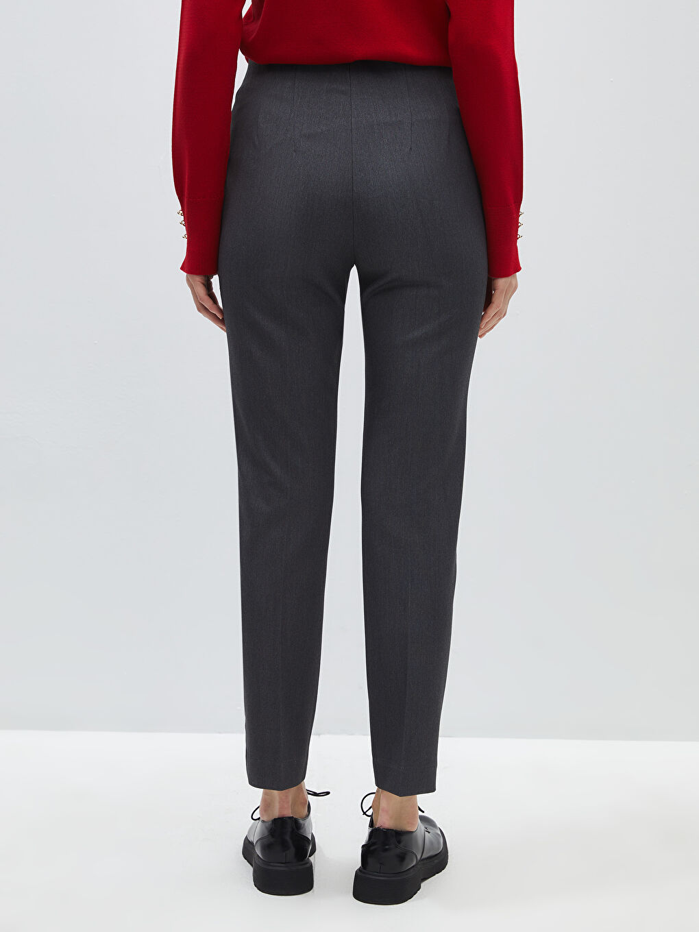 Jednostavne ženske pantalone uskog kroja -S4BF09Z8-QBT