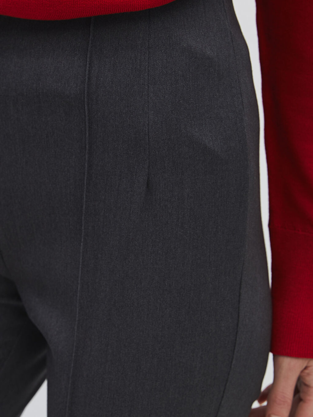 Jednostavne ženske pantalone uskog kroja -S4BF09Z8-QBT