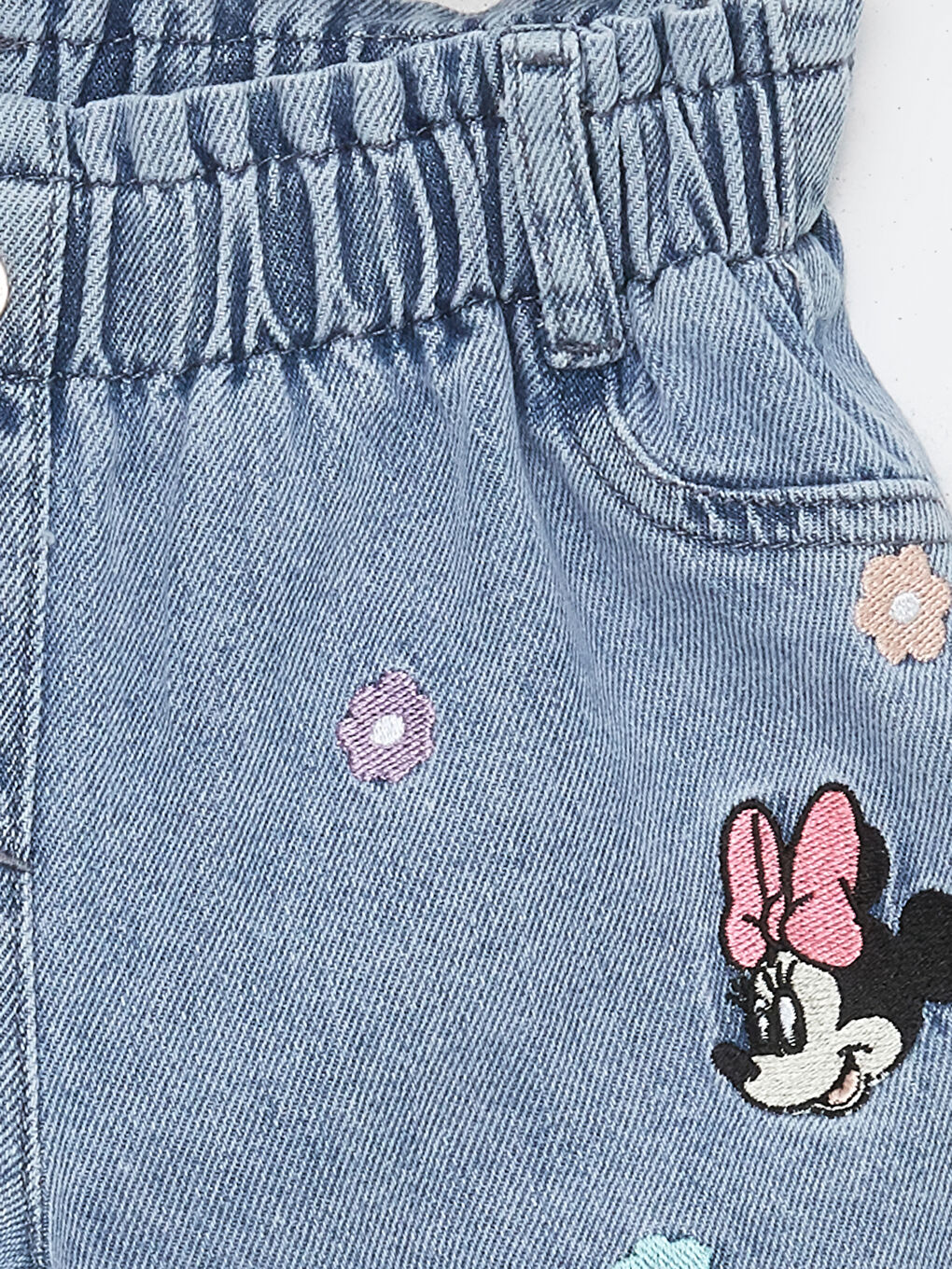 LCW baby Mavi Asit Yıkamalı Beli Lastikli Minnie Mouse Nakışlı Kız Bebek Jean Şort - 4