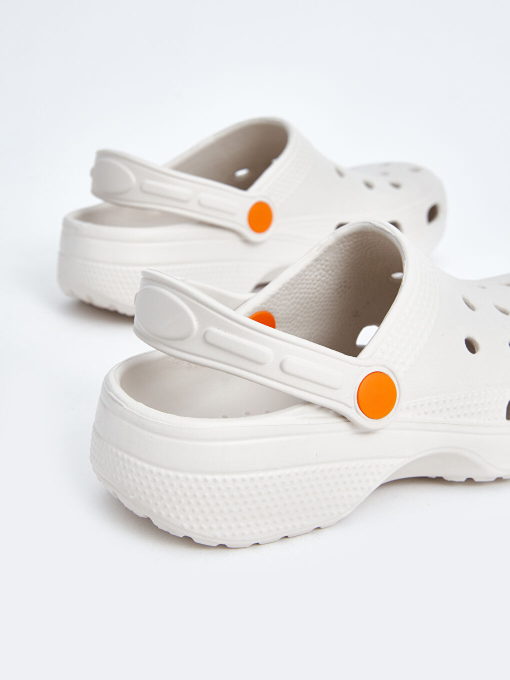 Perforated Boy's Beach Sandals. -S4BL99Z4-CR8