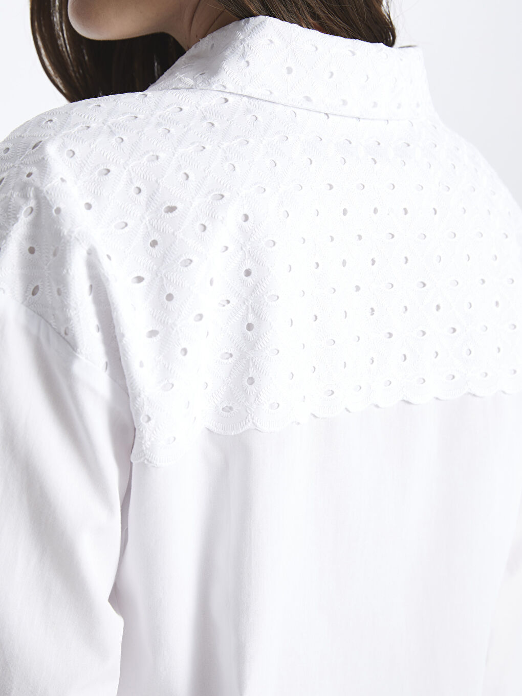 Beyaz Kendinden Desenli Uzun Kollu Oversize Kadın Gömlek Tunik-3