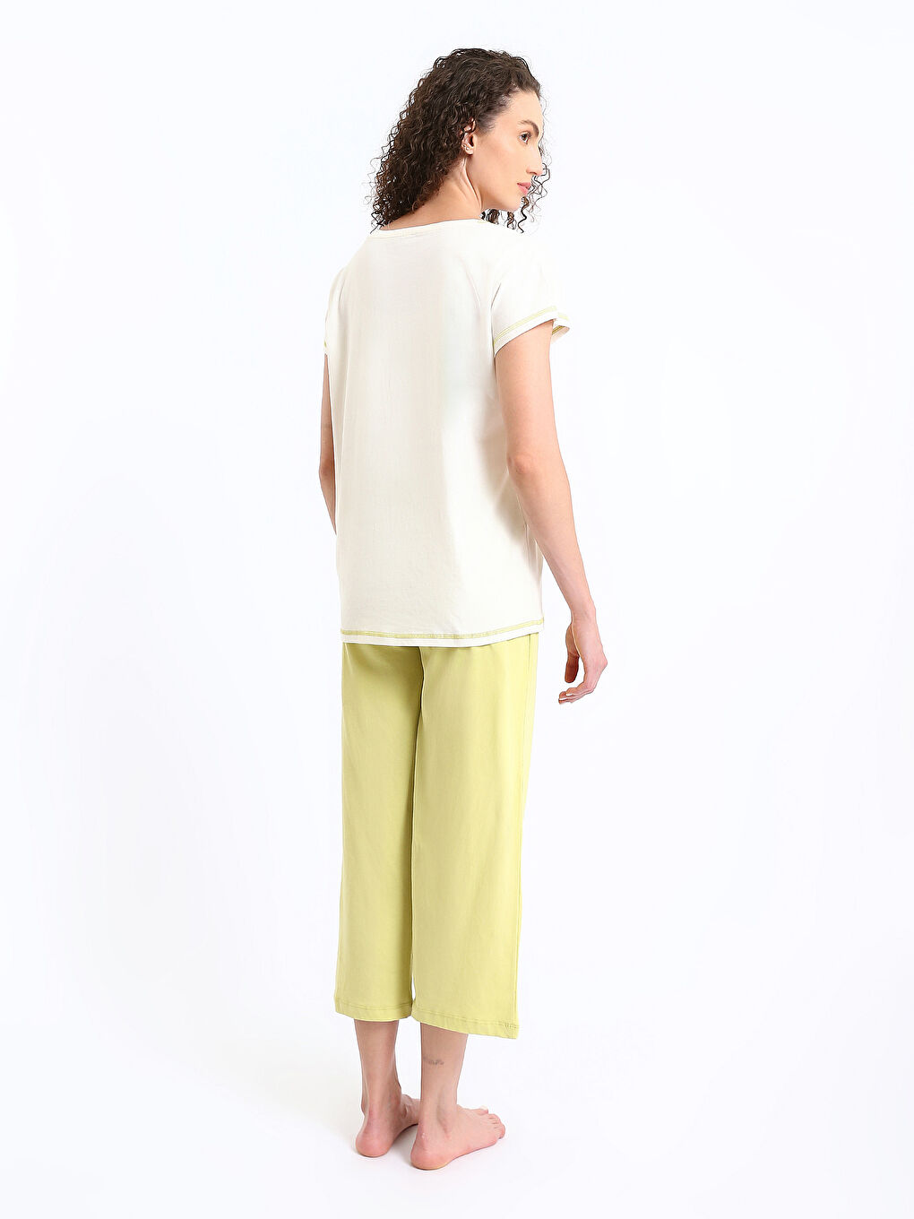 طقم بيجامات كابري برقبة دائرية وكم قصير مطبوع للسيدات-8