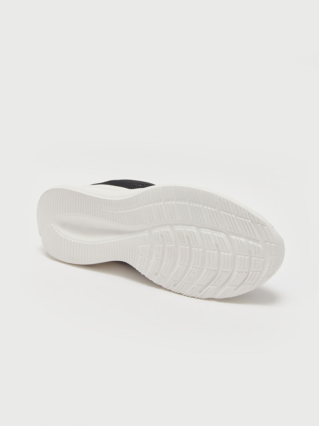 سنيكرز للرجال بأربطة وتفاصيل شبكية-3