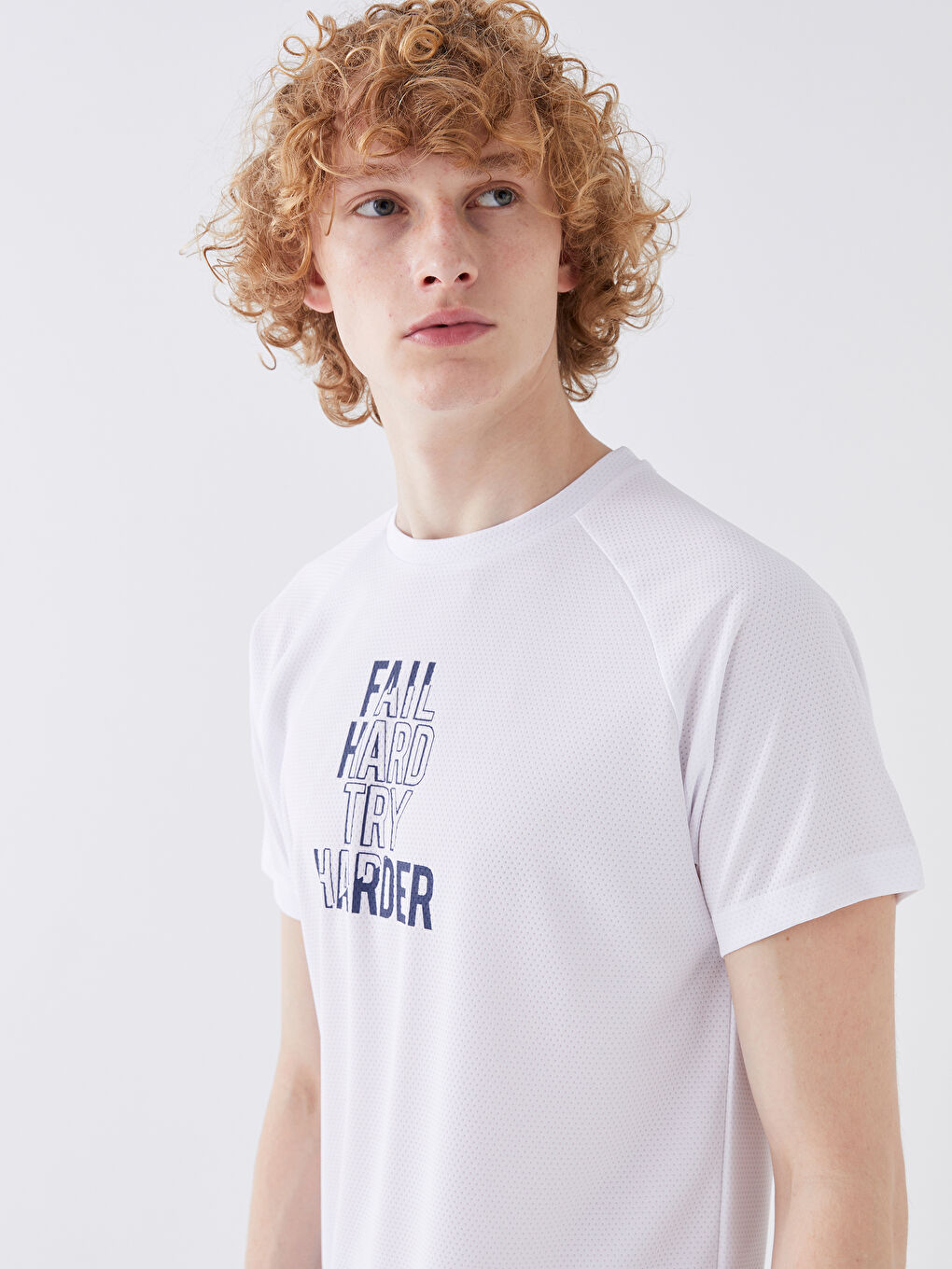 Beyaz Bisiklet Yaka Kısa Kollu Baskılı Erkek Tişört