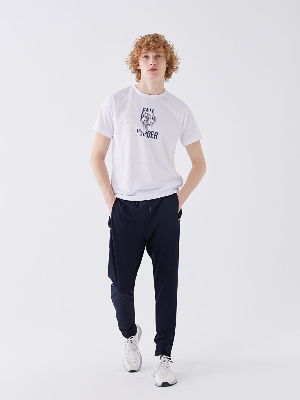 Beyaz Bisiklet Yaka Kısa Kollu Baskılı Erkek Tişört-2