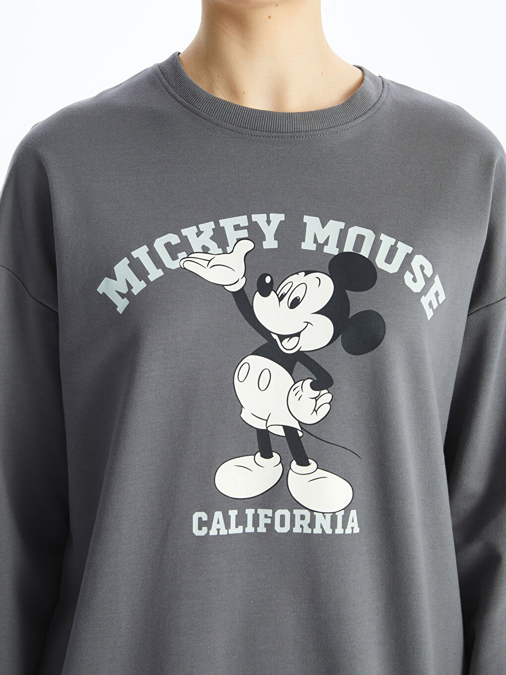 LCW Modest Koyu Gri Bisiklet Yaka Mickey Mouse Baskılı Kadın Sweatshirt Tunik - 3