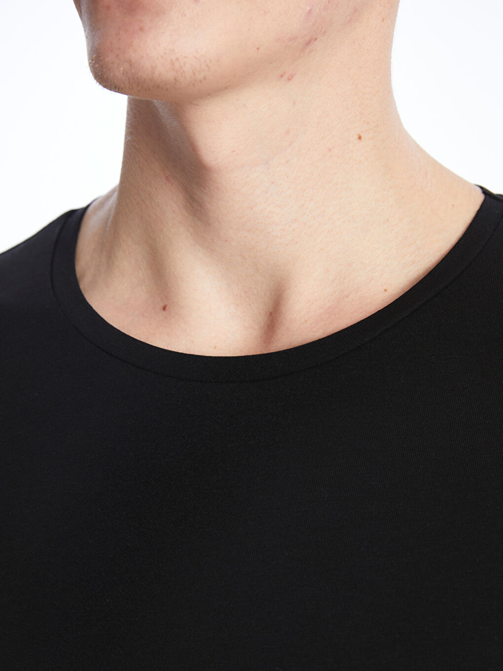 Siyah Bisiklet Yaka Kısa Kollu Erkek Atlet-3