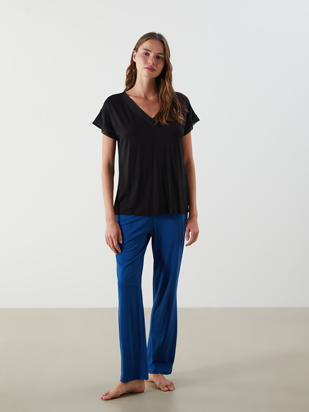 Siyah V Yaka Kadın Pijama Üstü-1