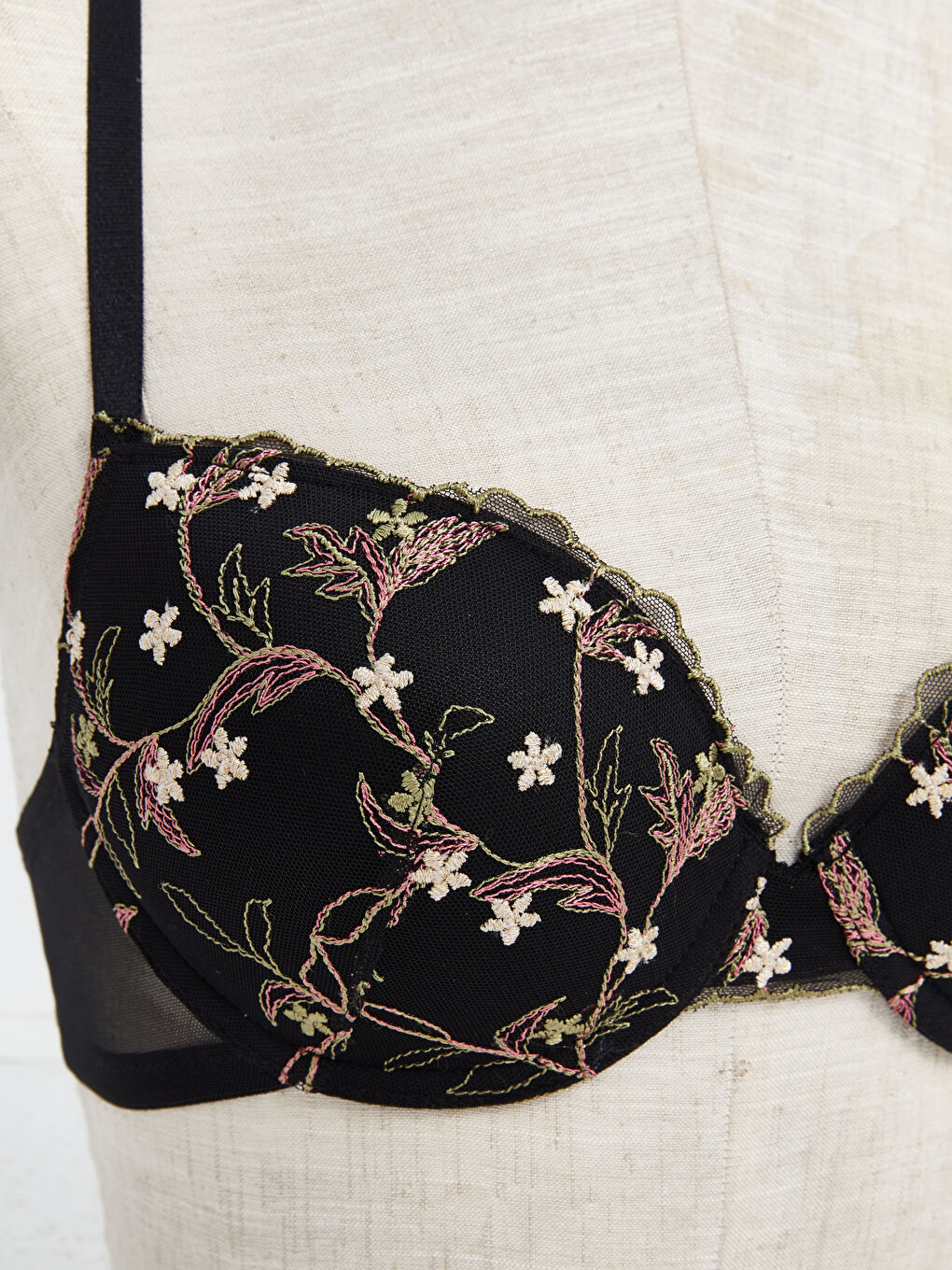 Siyah Balenli Dolgusuz Dantelli Fantezi Tişört Sütyen-2