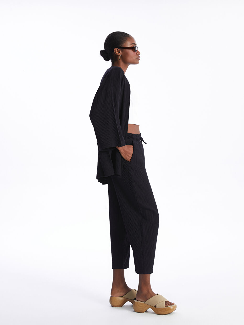 Siyah Beli Lastikli Rahat Kalıp Müslin Kadın Pantolon-1