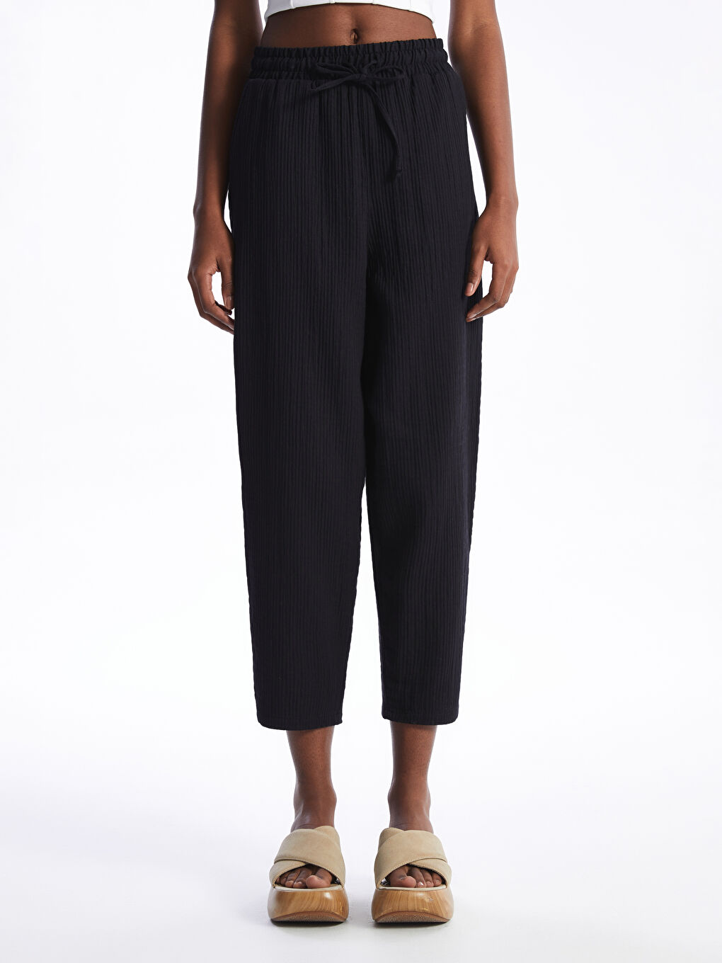 Siyah Beli Lastikli Rahat Kalıp Müslin Kadın Pantolon-3