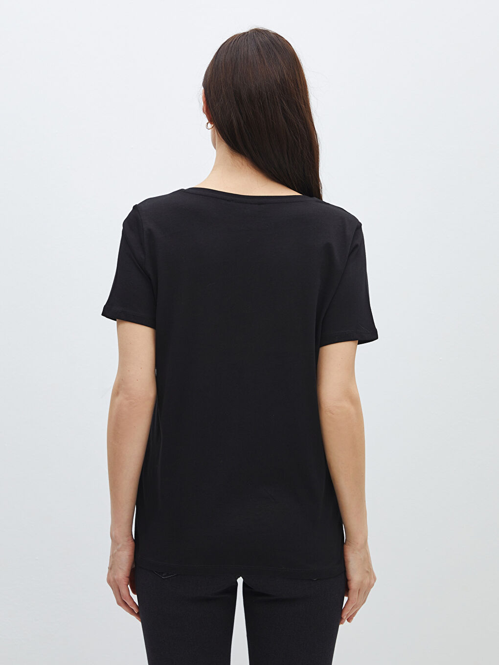 Siyah V Yaka Düz Kısa Kollu Kadın Tişört-4