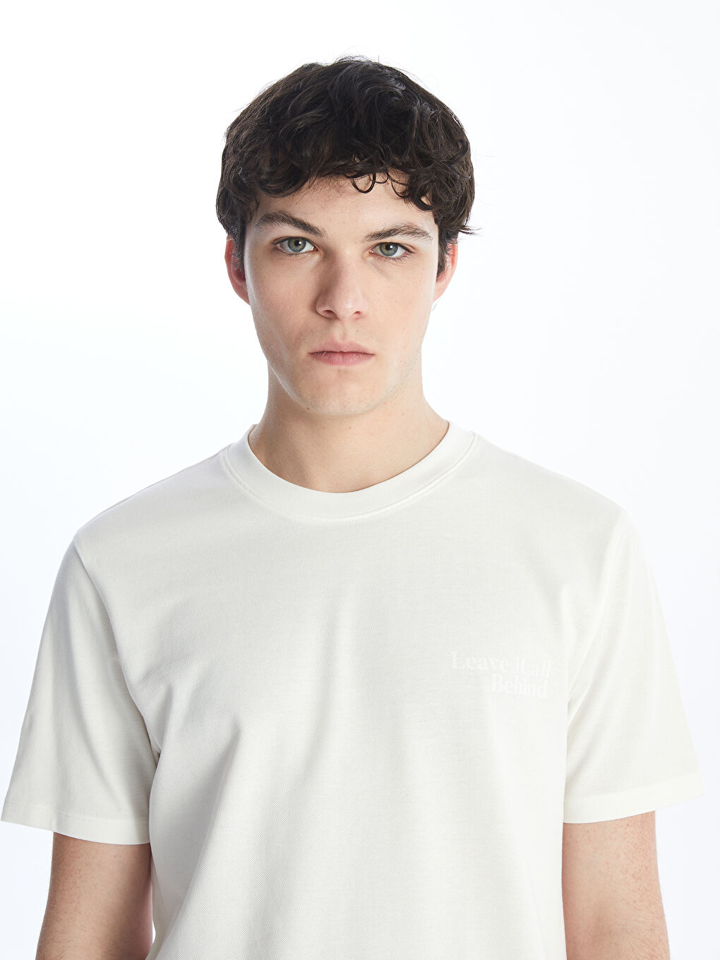 تيشيرت رجالي كم قصير بياقة دائرية مُنَظَّم