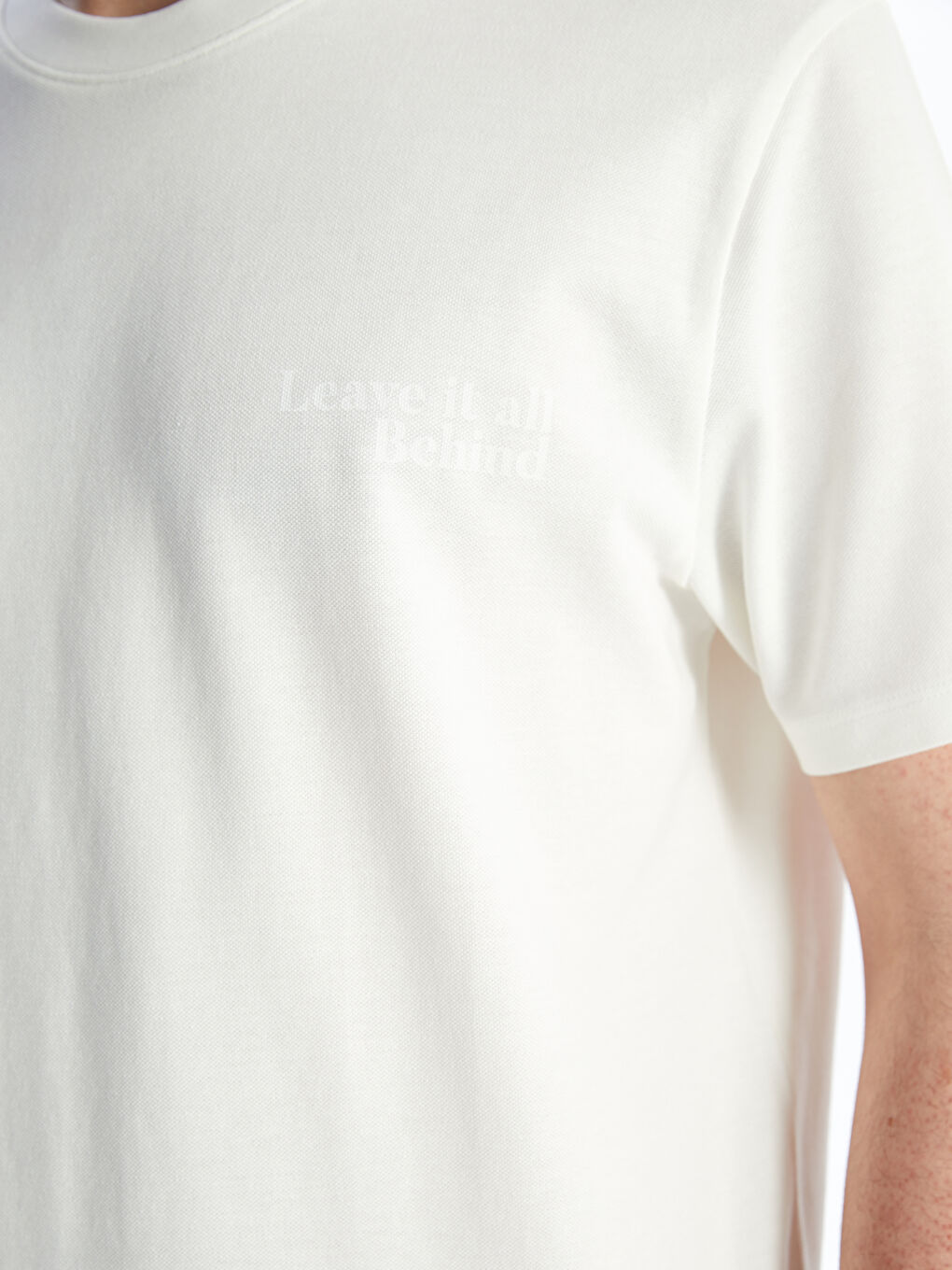 تيشيرت رجالي كم قصير بياقة دائرية مُنَظَّم-3